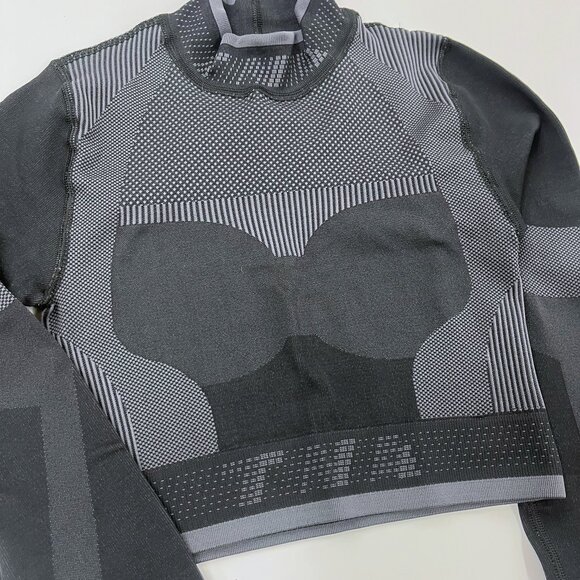 TNA Ventura Cropped Long Sleeve | Colorblock | Aritzia - Picture 3 of 7